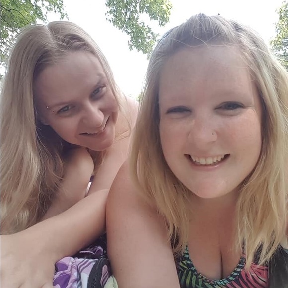 Meet your Posher, Sarah - Picture 1 of 1